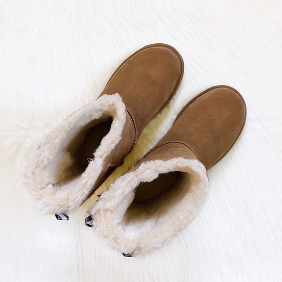 UGG Bailey Bow Diagonal Stripes Chestnut Boots - Picture 3 of 9